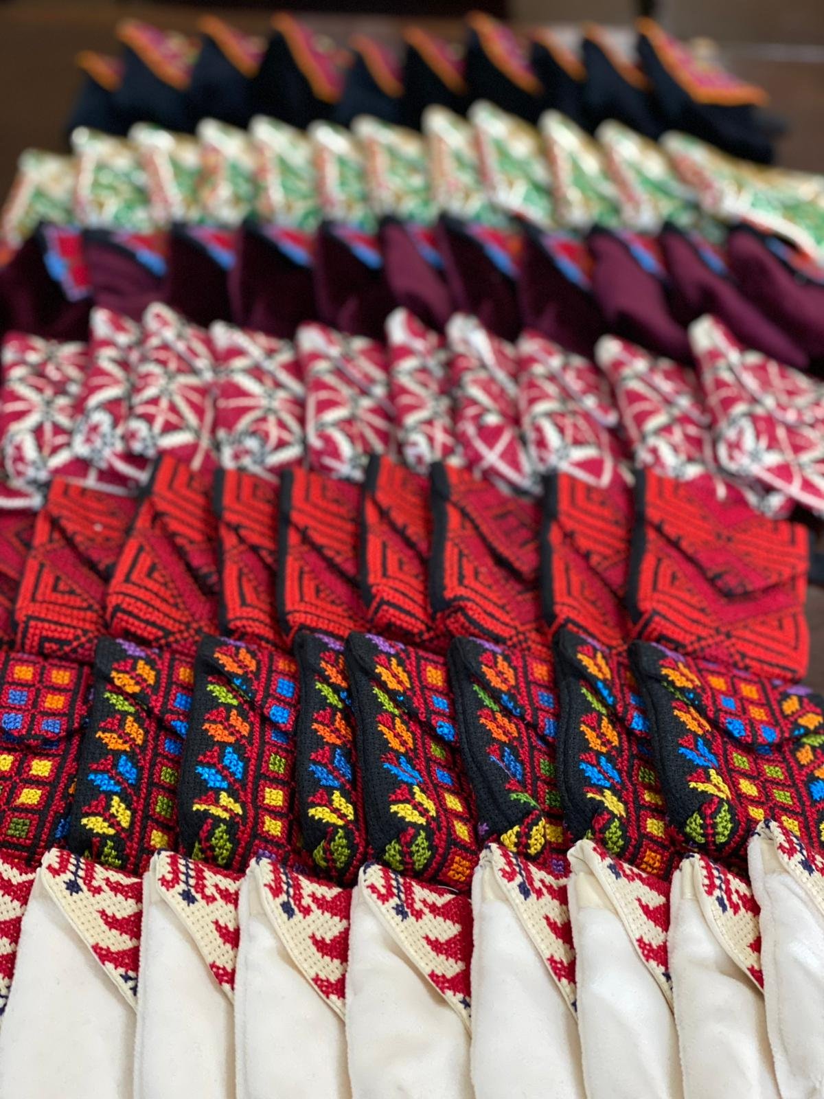 Hand by Hand – Kana’ni