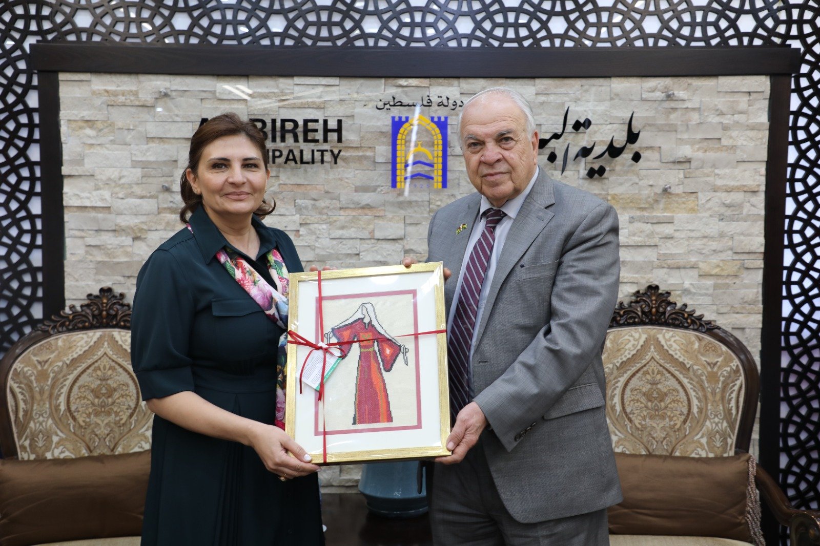 جمعية أصدقاء جامعة بيرزيت تهنئ المجلس البلدي الجديد في بلدية البيرة وتبحث آفاق التعاون المشترك