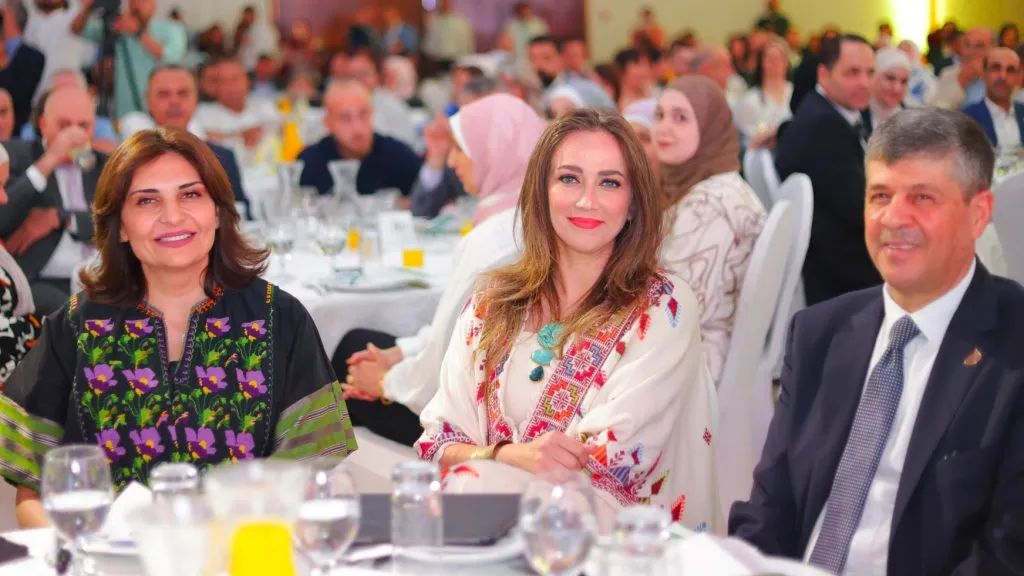 خدمة لرسالة العلم والنهوض بمجتمعنا واستمرارًا في نشر العلم ودعم الطلاب الفلسطينيين